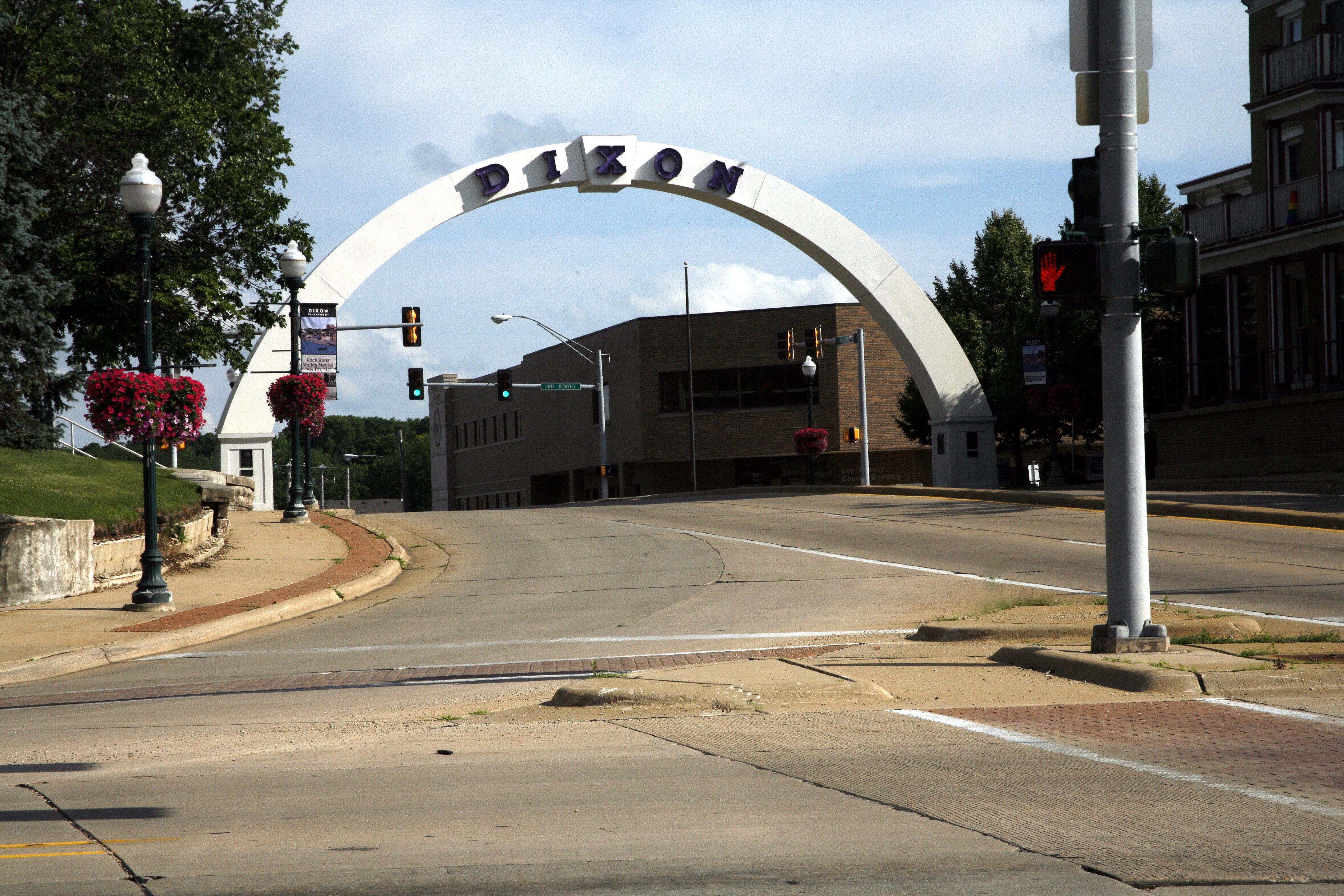 Zoom on the image : Dixon Memorial Arch 